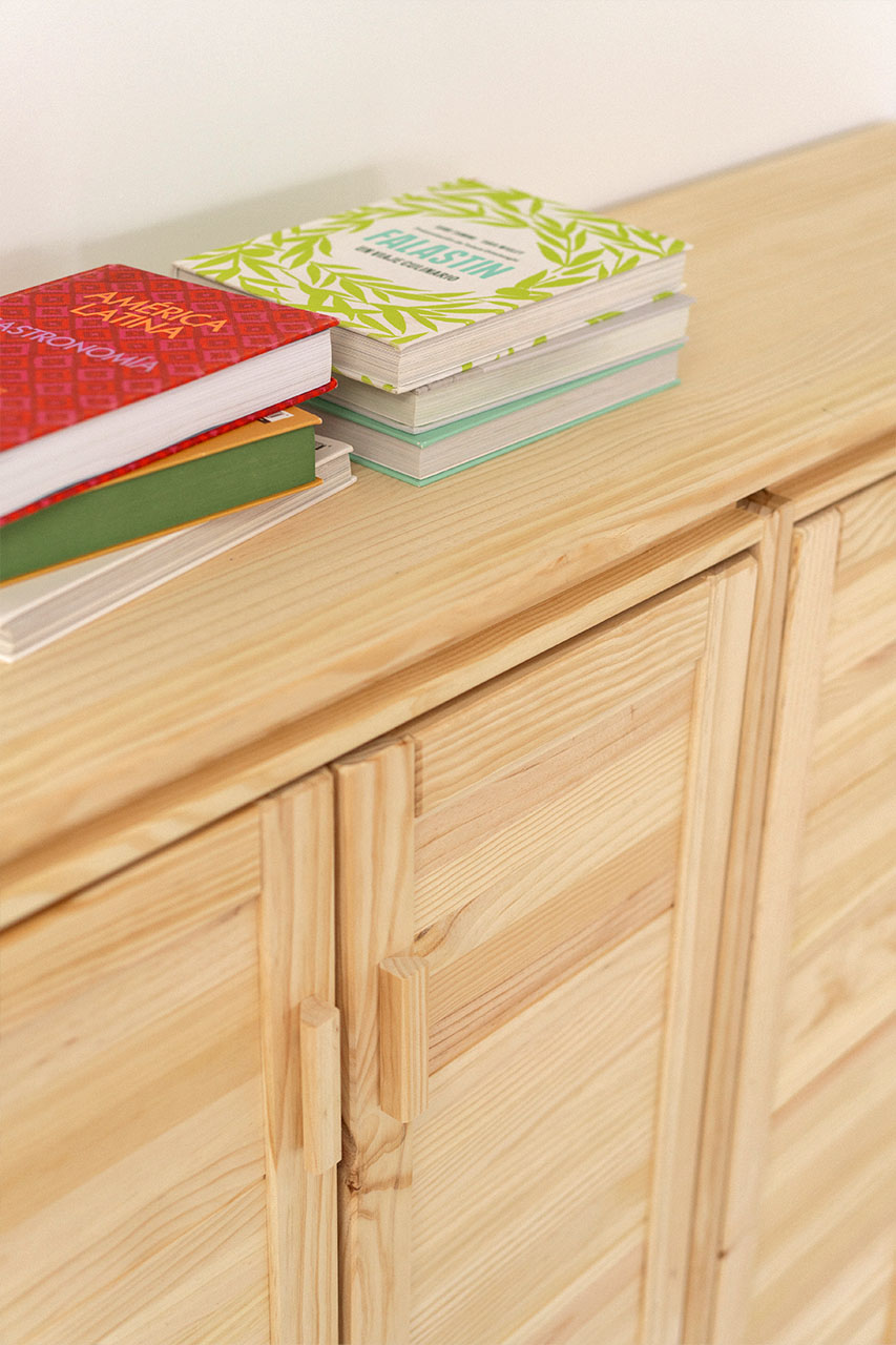 Imagen de ambiente 4 para:Armario aparador bajo de madera natural